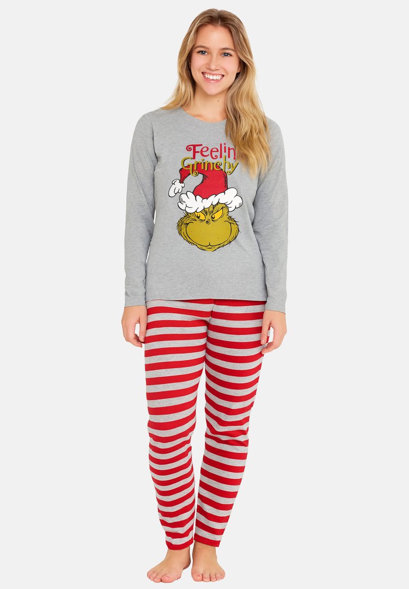 Maglietta grigia a maniche lunghe con grafica del Grinch e testo "Feelin' Grinchy". Pantaloni da pigiama a righe rosse e grigie con un taglio comodo. Materiale misto cotone.