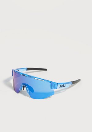 Blaue Sport-Sonnenbrille mit einem durchgehenden Wraparound-Glas, transparentem blauem Rahmen und schwarzen Bügelenden, mit der Marke "bliz" an der Seite.