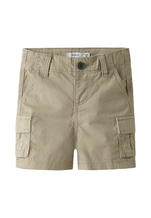 Beige cargo shorts til småbarn med knappelukking, beltehemper, skrå frontlommer og klafflommer på hver side.