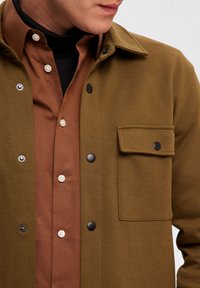 Selected Homme SLHJACKIE JACKET - Marškiniai - dark olive