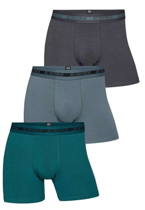 Tre par herrebokser i mørkegrå, teal og lys grå, med en blød talje med "JBS UNDERWEAR" logo.