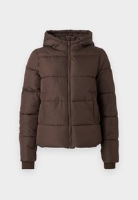 Doudoune marron avec capuche, devant zippé et poignets côtelés. Présente des sections matelassées horizontales pour l'isolation et une texture lisse.