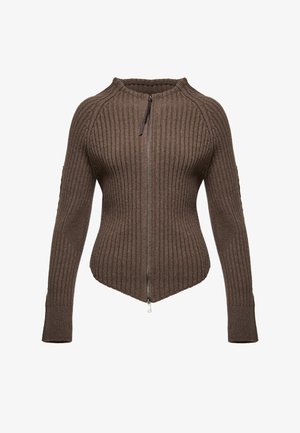 Hnědý žebrovaný svetr na zip s přiléhavým střihem, vysokým límcem a dlouhými rukávy. Má rovný zip a šikmý design spodního lemování.