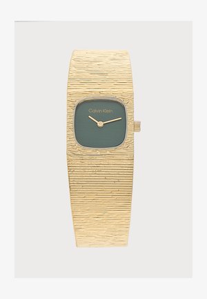 Reloj de pulsera Calvin Klein con tono dorado, correa texturizada, esfera cuadrada verde y dos agujas doradas que muestran la hora sin números ni marcadores.