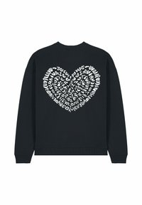 Sweat-shirt noir à col rond, avec un motif en forme de cœur blanc composé de divers mots et formes manuscrits sur le dos.