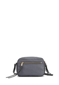 Borsa a tracolla grigia con texture e hardware dorato, forma rettangolare, chiusura con zip superiore e tracolla regolabile. Presenta una tasca frontale con zip.