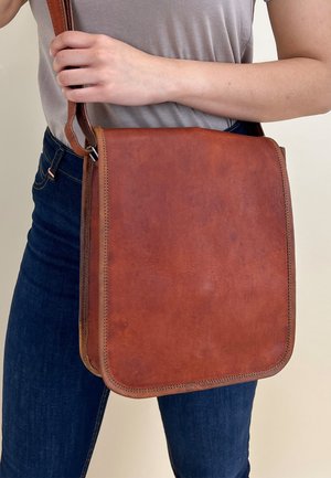 Gusti Leder HELEN - Cross body bag - braun