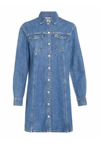 Vestido camisero de denim en azul claro, con cuello de solapa, dos bolsillos en el pecho, cierre frontal de botones y mangas largas con puños abotonados.