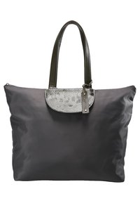 Szara nylonowa torba typu tote o gładkiej fakturze, z błyszczącą klapką we wzór przypominający skórę gadów oraz ciemnozielonymi uchwytami. Posiada metalową zawieszkę.