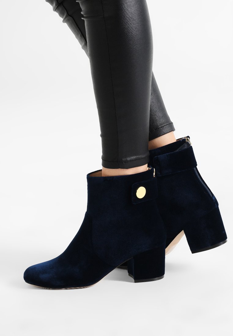 nine west quarryn bootie