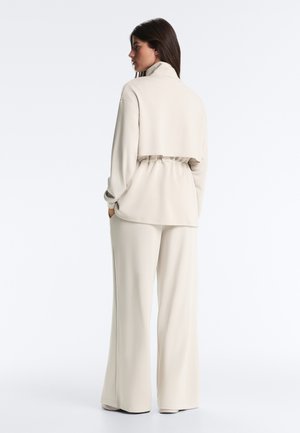 OYSHO WITH SOFT-TOUCH AND POCKETS - Jachetă de vară - sand