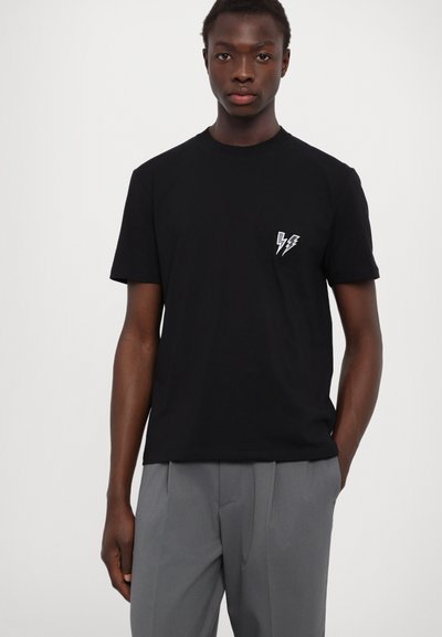 Neil Barrett SLIM DOUBLE BOLT - Triko s potiskem - black/iron/off white