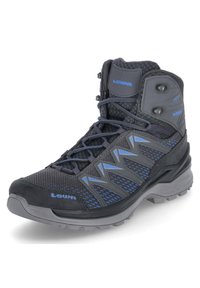 Schwarz und blaues, halbhohes Wanderboot aus Mesh- und synthetischen Materialien, ausgestattet mit einer robusten Sohle, verstärkter Zehenkappe und einem gesicherten Schnürsystem.