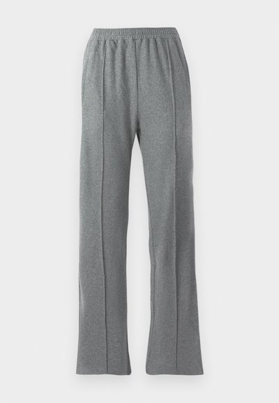 Pantalons de survêtement gris avec une taille élastique, présentant une coupe droite et des détails de couture latérale subtils. Fabriqué à partir d'un tissu doux et texturé.