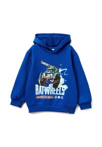 Modrá mikina s kapucí s grafikou vozidla s velkými koly, textem "BATWHEELS" a "READY TO ROLL," vyrobena z měkkého materiálu.