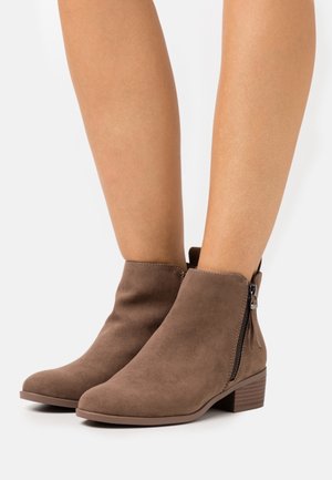 Dorothy Perkins Nilkkurit - light brown