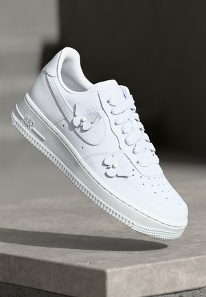 Nike Sportswear AIR FORCE 1 - Športni copati - white/black