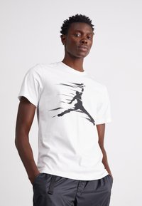 Jordan CREW - Μπλουζάκι με στάμπα - white/black