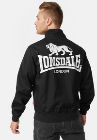 Lonsdale Lengva striukė - black