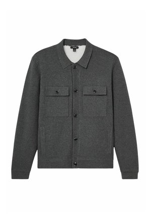 Giacca button-up grigia in tessuto morbido con un interno testurizzato. Presenta due tasche sul petto e bottoni neri rotondi.