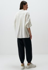 Jimmy Key LOOSE FIT biały