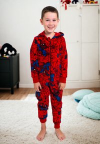 Tutina rossa con stampa di Spider-Man e dettagli blu, realizzata in tessuto morbido. Il design comprende motivi di ragnatela e un cappuccio.