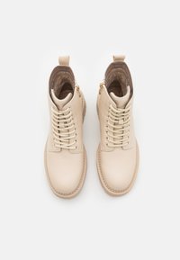 Tamaris Kotníkové boty na platformě - beige