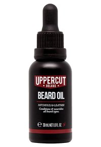 Schwarze Glas-Tropferflasche mit Uppercut Deluxe Beard Oil, beschriftet mit rotem Text. Enthält 30 ml an Öl mit Patchouli- und Ledernote.