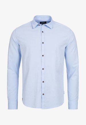 Lichtblauw long-sleeve shirt gemaakt van stof met een gladde textuur, met een knoopsluiting aan de voorkant met donkerbruine knopen en een standaard kraag.