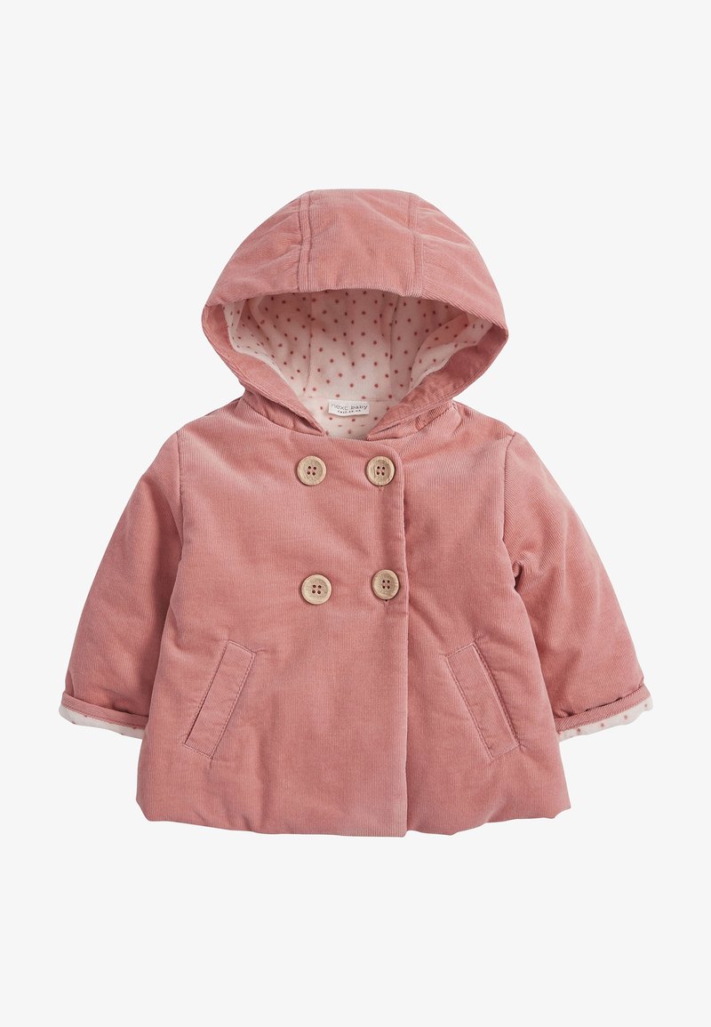 Manteau rose pour bébé avec capuche, double rangée de quatre boutons beige, deux poches devant, et doublure blanche à pois roses à l'intérieur de la capuche et des poignets.