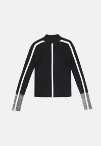 Pull noir à manches longues en maille côtelée avec des rayures verticales blanches le long des manches et au centre, avec des poignets gris chinés et un col montant.