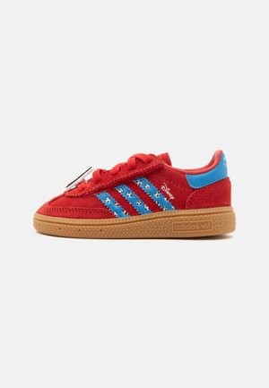 adidas Originals, HANDBALL SPEZIAL UNISEX - Chaussures premiers pas - red/lucid ray blue