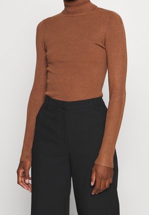 Stickad tröja - brown