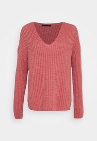 Maglione lavorato a maglia in corallo con scollatura a V, maniche lunghe e un motivo a coste testurizzato. Silhouette dritta con una vestibilità leggermente ampia.