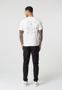CLOSURE London TEE - Tričko s potlačou - off white