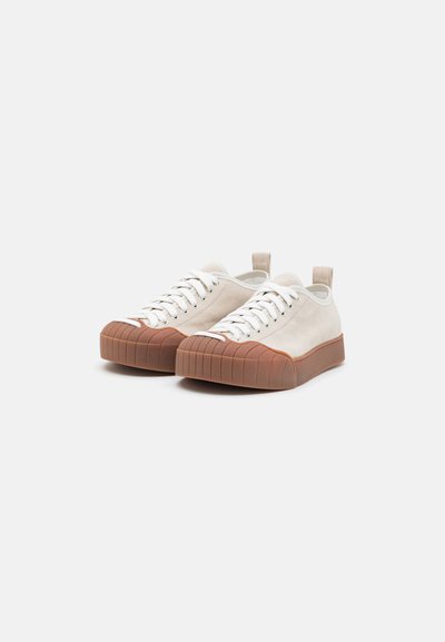 Sunnei ISI UNISEX - Baskets basses - off white