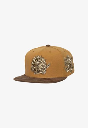 Braune Snapback-Kappe mit weichem braunem Schirm, auf der Vorder- und Seite das gestickte "Raptors"-Logo mit einem Dinosaurier und einem Pokal zu sehen ist.
