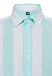 Himmelblau und weiß gestreiftes Leinenhemd mit Button-Down-Kragen, ausgestattet mit Perlmuttknöpfen und einer weichen Textur. Größenetikett sichtbar.
