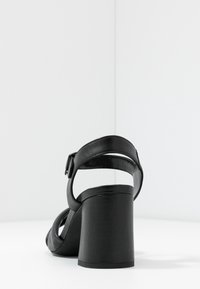 Zign Sandály na vysokém podpatku - black