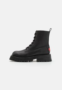 DKNY FARREN COMBAT BOOT Snørestøvletter black/sort