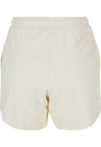 Ljusbeige högmidjade shorts i mjukt tyg, med elastisk midjereså och sidofickor med rundade kanter.
