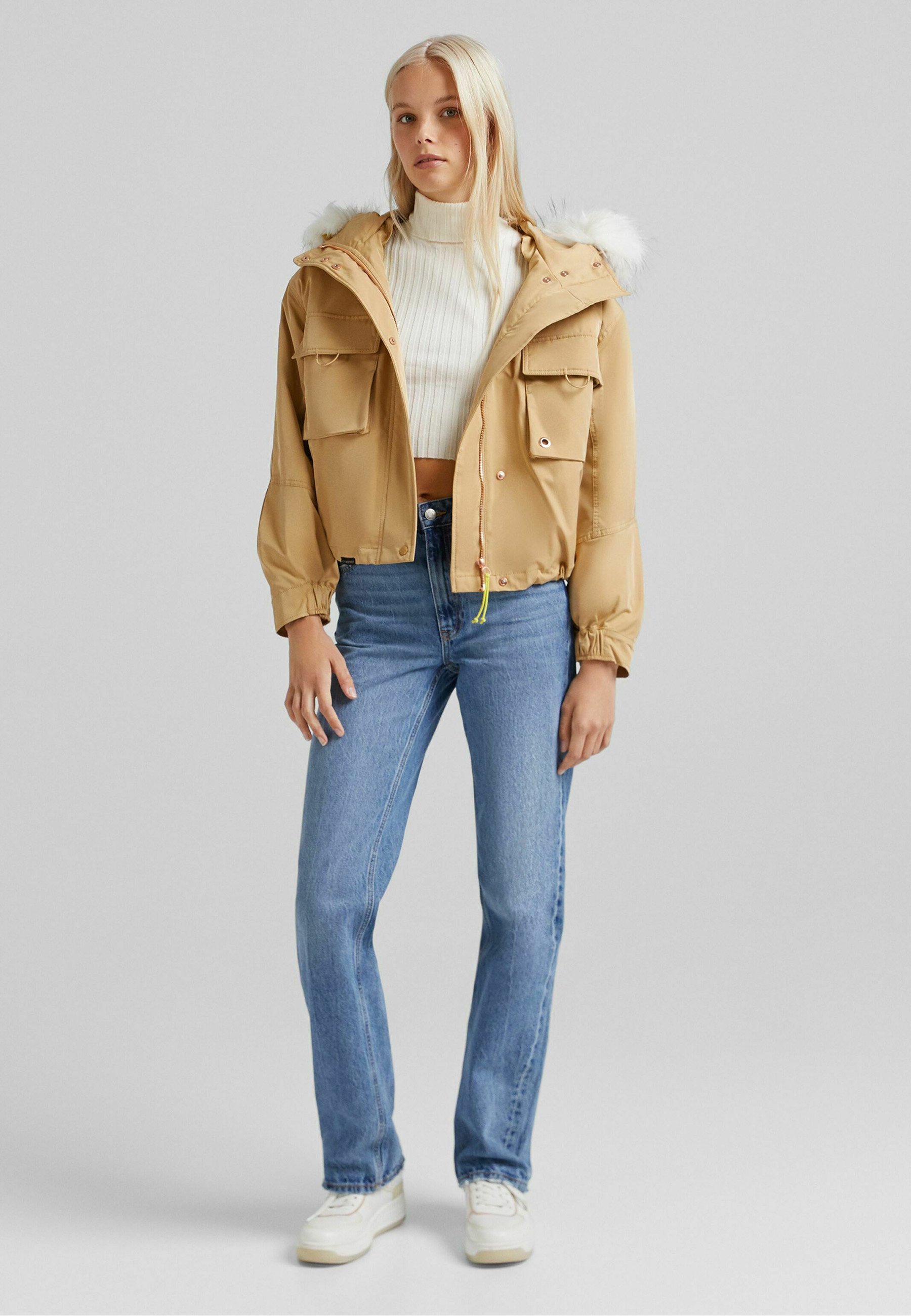 Bershka PARKA MIT ABNEHMBARER KAPUZE AUS KUNSTFELL - Giacca da mezza  stagione - sand/sabbia - Zalando.it