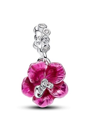 Ciondolo in argento con pietre trasparenti e un fiore rosa traslucido pendente con dettagli in argento e pietra al centro.