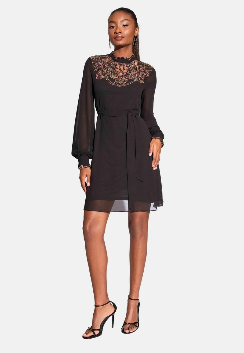 Shift Robe Lipsy REGULAR FIT EMBELLISHED CUT OUT ARTWORK LONG SLEEVE MINI SHIFT ...
