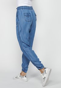 Koroshi JOGGING  - Treniņtērpa apakšdaļas - azul med medium blue