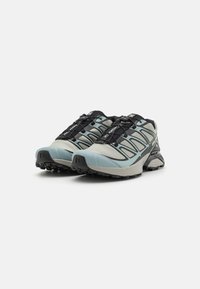 Salomon XT-PATHWAY UNISEX - Tenisky - ghost gray/arona/black