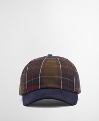 Boné de baseball em padrão xadrez castanho e verde, com uma aba em veludo cotelê azul-marinho e detalhe do logo em vermelho. Apresenta costura e um botão no topo em azul.