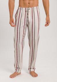 Herenslaapbroek van een lichte stof, voorzien van verticale strepen in tinten rood, grijs en crème, met een trekkoord in de taille en knoopdetail.