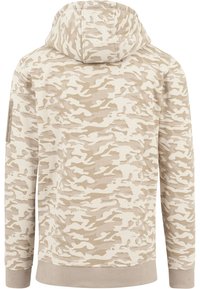 Beige kamuflasje hettegenser med hette, teksturert stoff, ribbestrikkede mansjetter og kant, og en lappdetalj på venstre arm.