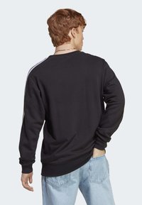 adidas Sportswear ESSENTIALS 3-STRIPES - Športni pulover - black